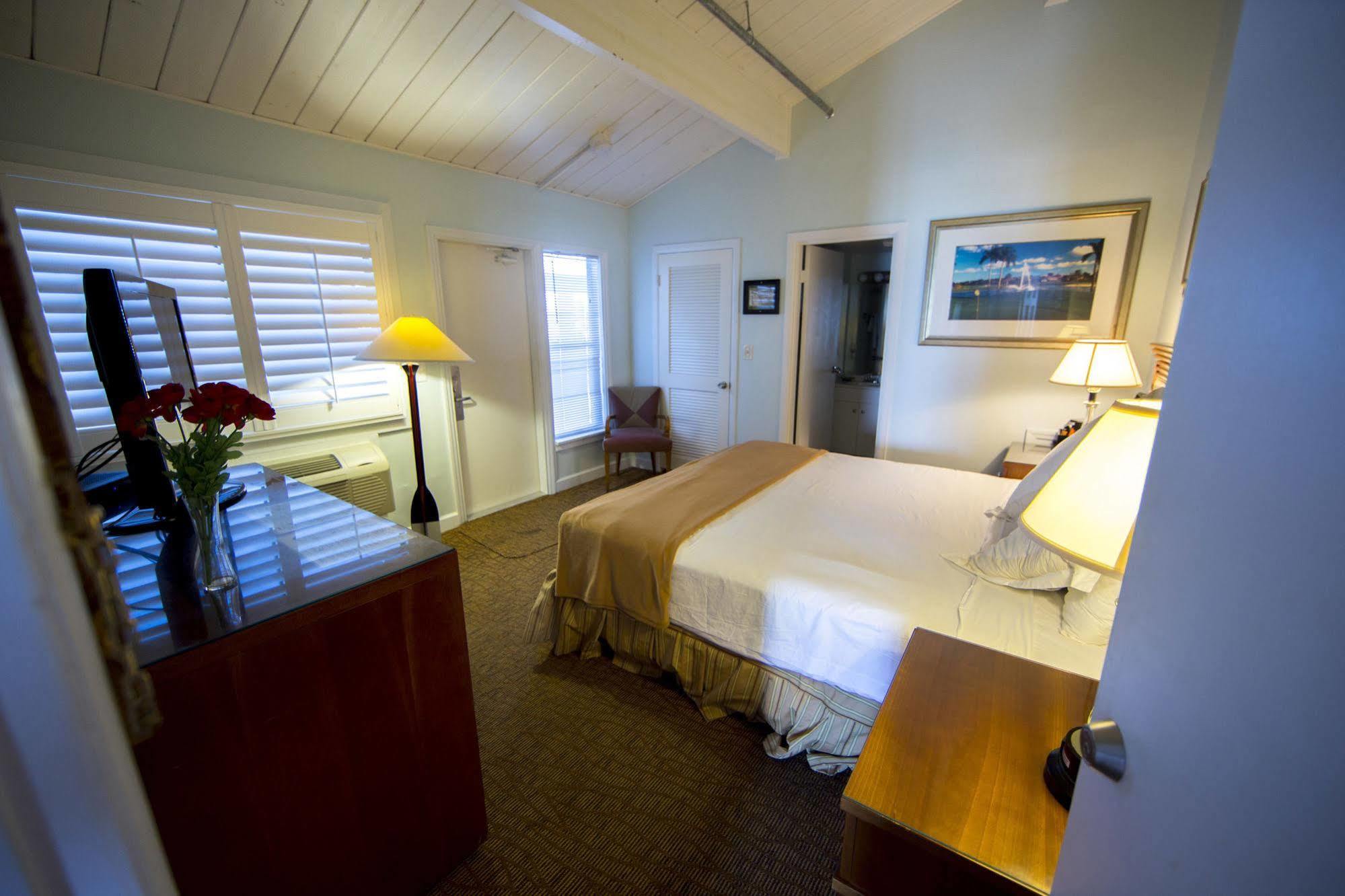 Rhumcay Beach Resort And Grille Fort Pierce Exterior photo